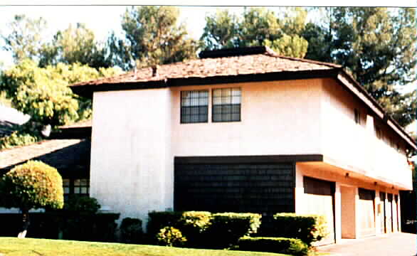 23032 Village Dr in Lake Forest, CA - Foto de edificio - Building Photo