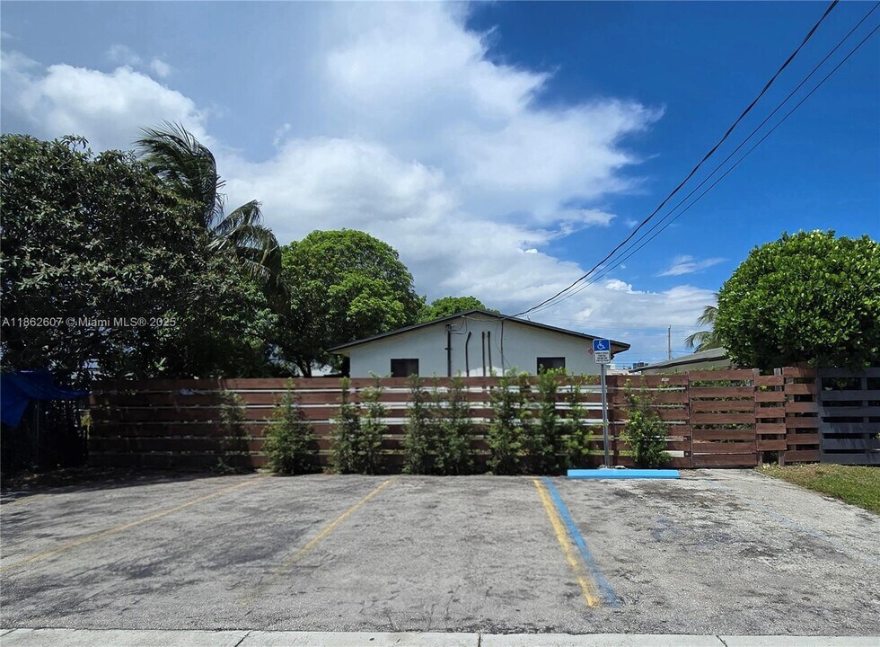 4151 SW 19th St in West Park, FL - Building Photo