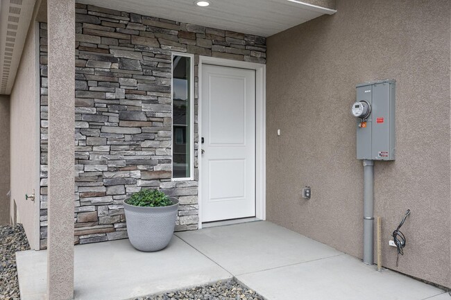 859 Duke Ln in West Richland, WA - Building Photo - Building Photo