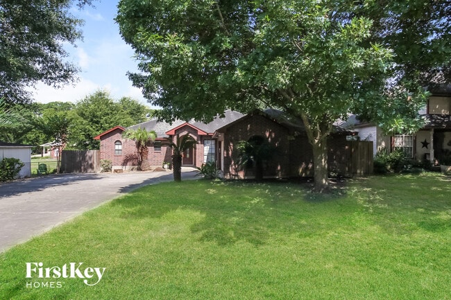 28752 Aloha Ln in Montgomery, TX - Building Photo - Building Photo