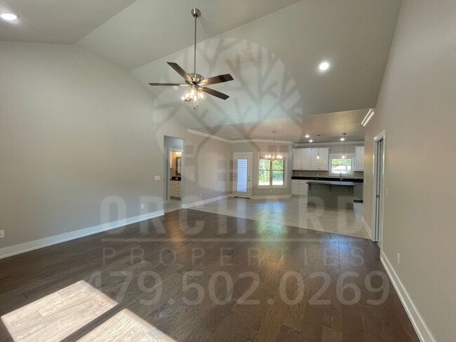 10 Lathrop Ln in Bella Vista, AR - Building Photo - Building Photo