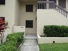 5236 Lake Village Dr in Sarasota, FL - Building Photo