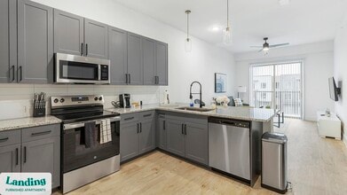 650 E Sycamore St in Denton, TX - Building Photo - Building Photo