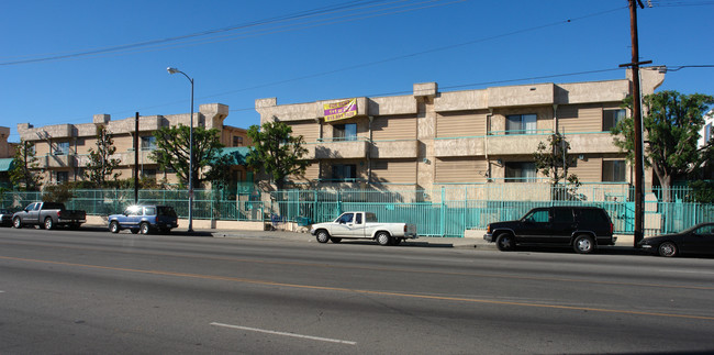 Village Glen Apartments in Panorama City, CA - Building Photo - Building Photo