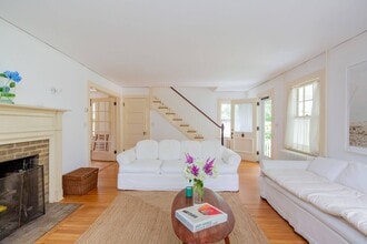 7 Cooper Ln in East Hampton, NY - Building Photo - Building Photo