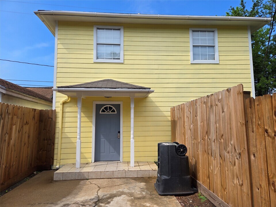 4733 Jefferson St in Houston, TX - Building Photo