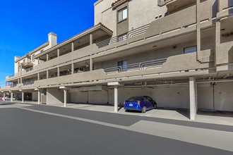 Glenoaks Terrace Apartments in Anaheim, CA - Foto de edificio - Building Photo