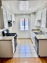 725 E Providencia Ave in Burbank, CA - Building Photo - Building Photo