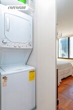 422 E 72nd St in New York, NY - Foto de edificio - Building Photo