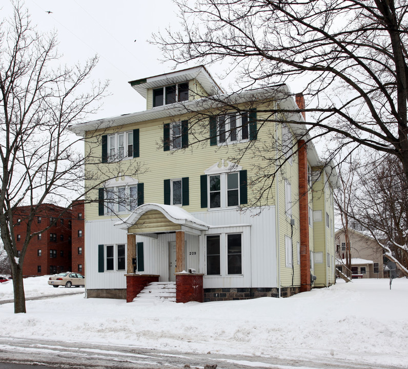 209 W Franklin St in Jackson, MI - Building Photo