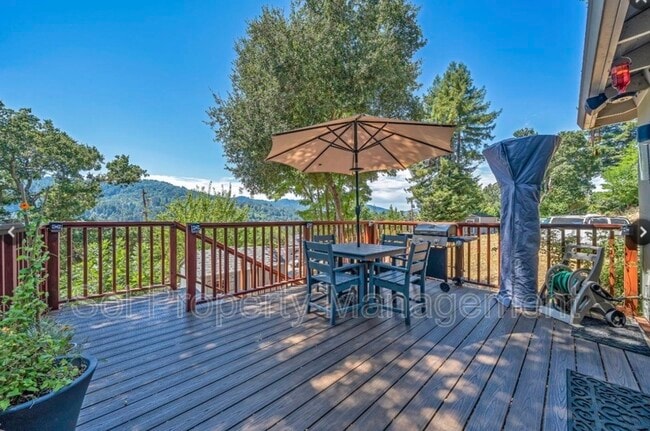 20800 Locust Dr in Los Gatos, CA - Foto de edificio - Building Photo