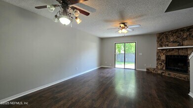 2104 Dunes Way Dr W in Jacksonville, FL - Building Photo - Building Photo