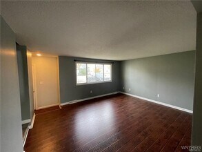 5355 Lake Ave in Orchard Park, NY - Building Photo - Building Photo