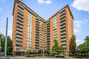 1 E University Pkwy in Baltimore, MD - Building Photo