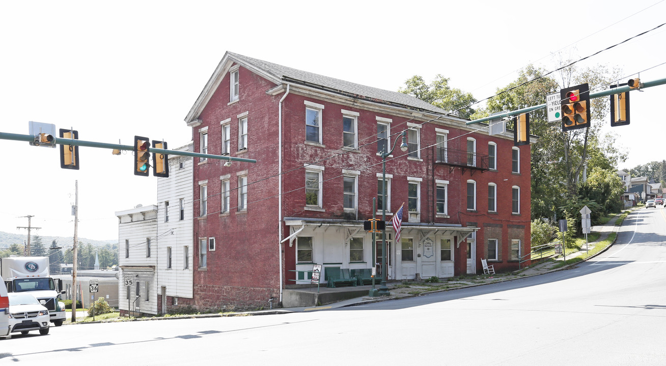 403-407 Main St in Brookville, PA - Building Photo