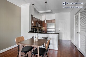 7225 Crescent Park W in Los Angeles, CA - Building Photo - Building Photo
