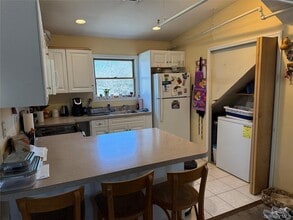 64 Old Riverhead Rd in Westhampton Beach, NY - Foto de edificio - Building Photo