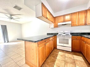 2734 62nd Ave N in St. Petersburg, FL - Building Photo - Building Photo