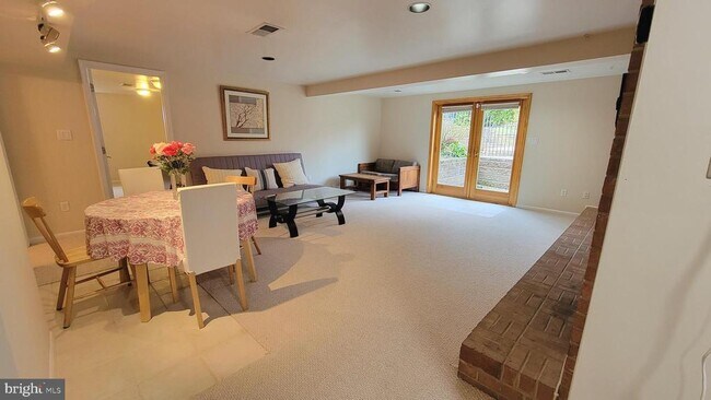 3000 Melanie Ln in Oakton, VA - Building Photo - Building Photo