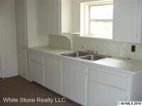 528 W Davis St photo'