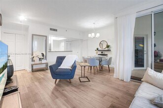 3145 NE 184th St, Unit 5102 in North Miami Beach, FL - Building Photo - Building Photo