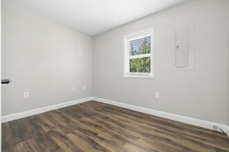 124 Zeb Grindstaff Rd in Elizabethton, TN - Building Photo - Building Photo