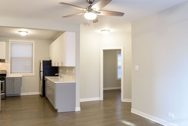 5061 N Damen Ave, Unit 1E in Chicago, IL - Building Photo - Building Photo