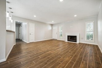 4512 Pine St in Bellaire, TX - Building Photo - Building Photo