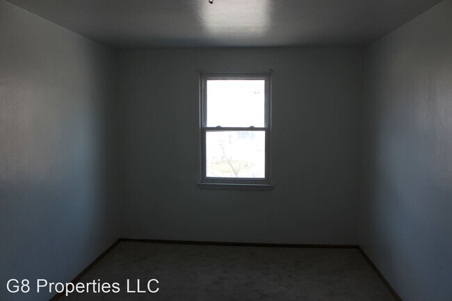 1200 E Singer Cir in Milwaukee, WI - Building Photo - Building Photo