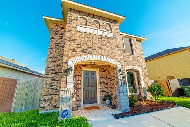 2021 Port Louisiana Dr in Laredo, TX - Building Photo - Building Photo