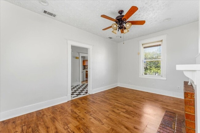 2313 E Broad St in Savannah, GA - Foto de edificio - Building Photo