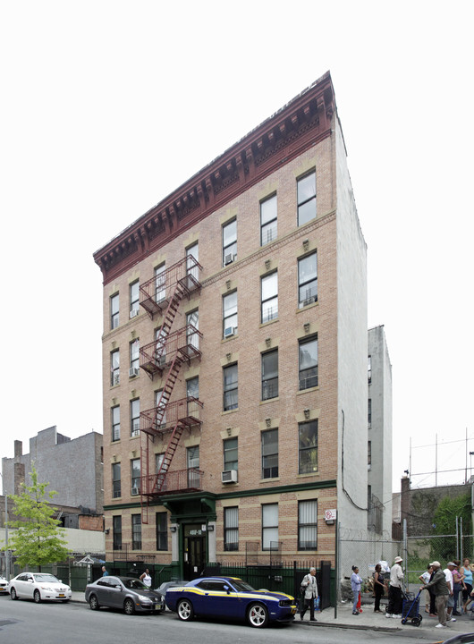 408 E 152nd St in Bronx, NY - Building Photo