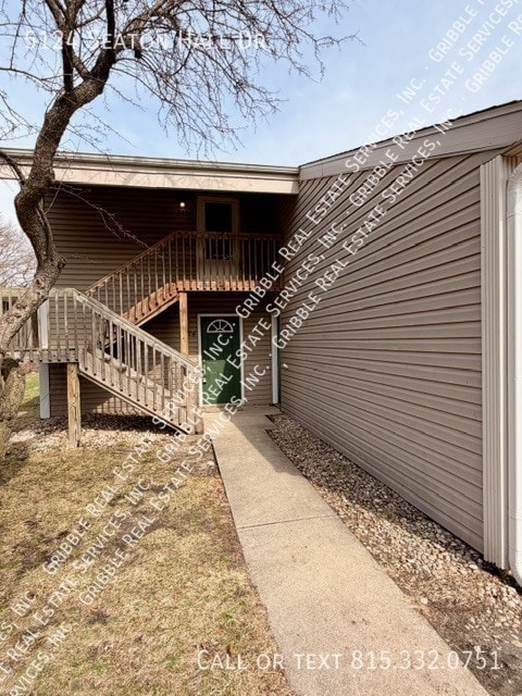 5124 Seaton Hall Dr in Machesney Park, IL - Building Photo - Building Photo