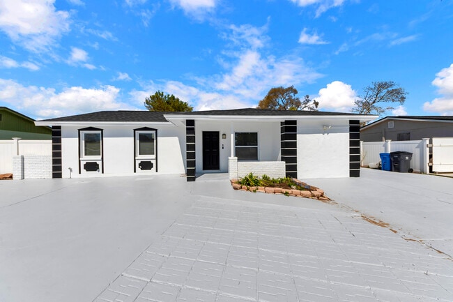 property at 6013 W Knox St