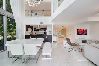 7928 East Dr, Unit 106 in Miami Beach, FL - Building Photo - Building Photo