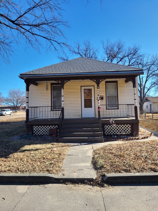 511 W 3rd St in McCook, NE - Building Photo