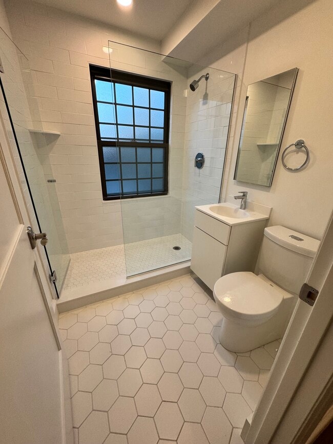 1172 Massachusetts Ave, Unit 209 in Cambridge, MA - Foto de edificio - Building Photo