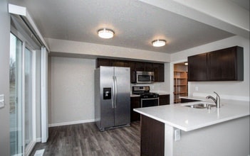 1551 Lucus Rd in Wasilla, AK - Foto de edificio - Building Photo