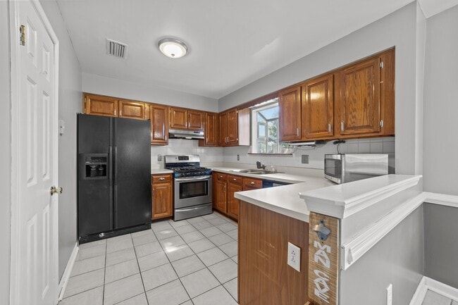 3217 Crocus Ln in Virginia Beach, VA - Building Photo - Building Photo