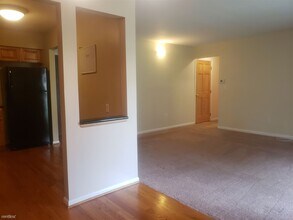 30475 W 14 Mile Rd-Unit -Apt 80 in Farmington Hills, MI - Foto de edificio - Building Photo