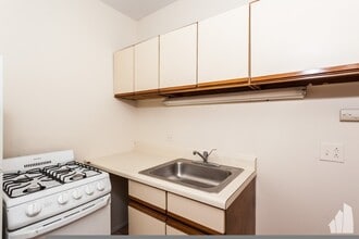 809 W Cornelia Ave, Unit #302 in Chicago, IL - Foto de edificio - Building Photo