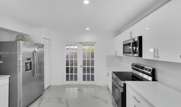 1917 SW 107th Ave in Miami, FL - Foto de edificio - Building Photo