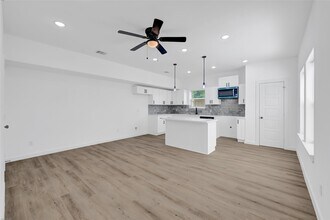 8023 Birmingham St in Houston, TX - Building Photo - Building Photo