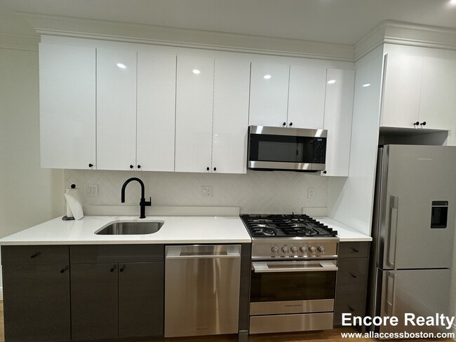 18 Grove St, Unit 4