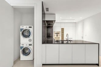 300 Biscayne Blvd in Miami, FL - Building Photo - Building Photo