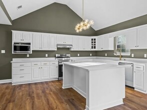 198 Harbour Ln in Richmond Hill, GA - Foto de edificio - Building Photo