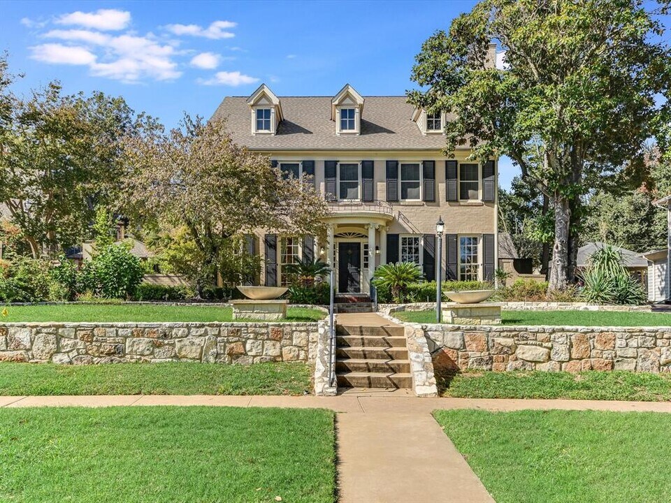 2514 Wooldridge Dr in Austin, TX - Foto de edificio