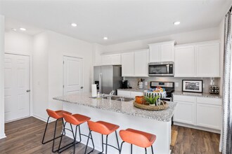 8633 Laurel Brooke Ln in Knoxville, TN - Foto de edificio - Building Photo