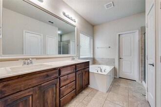 2305 Laurel Forest Dr in Fort Worth, TX - Building Photo - Building Photo