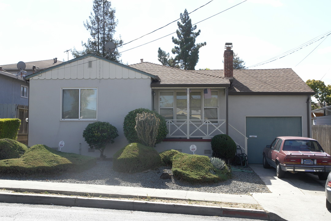 1465 D St in Hayward, CA - Foto de edificio